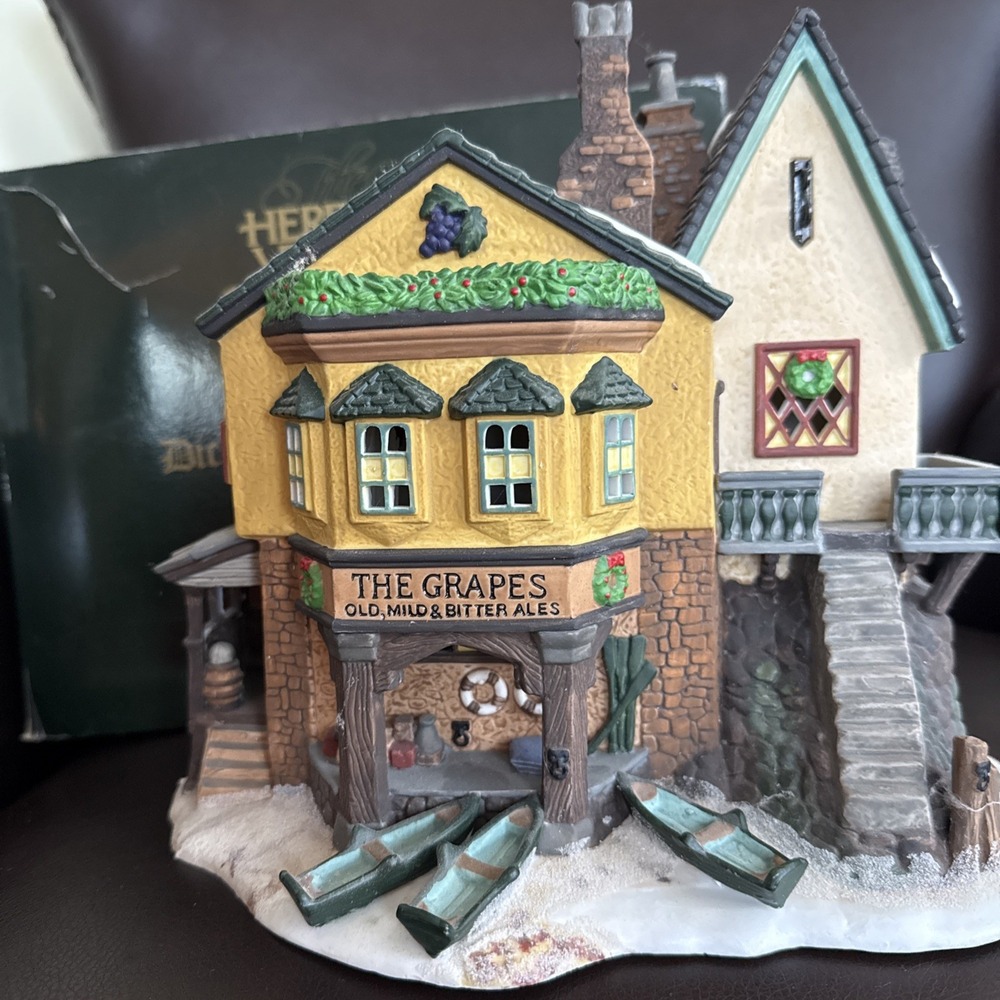 Dept 56 Dickens Village The Grapes Inn 1996 5th Edition Lighted w Box & Light